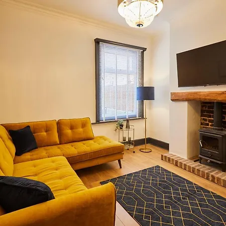 Host & - Darcey House